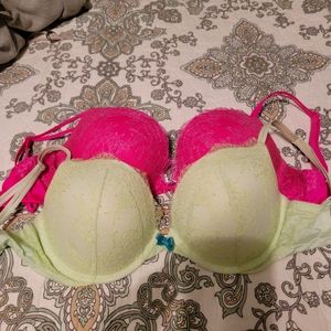 Very Sexy Pushup 32F